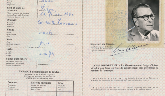 Passaporto rilasciato a Georges Simenon il 10 giugno 1980. La menzione di professione “romanziere” viene sostituita da “nessuna” Collection Fonds Georges Simenon - Université de Liège